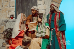 Mary-and-Joseph-with-Townspeople